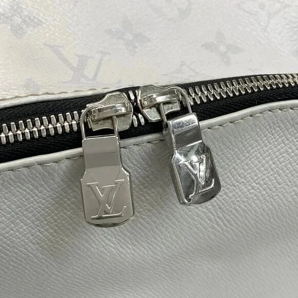 LOUIS VUITTON Discovery Backpack Bronze/Optic White Taigarama - Picture 12 of 15